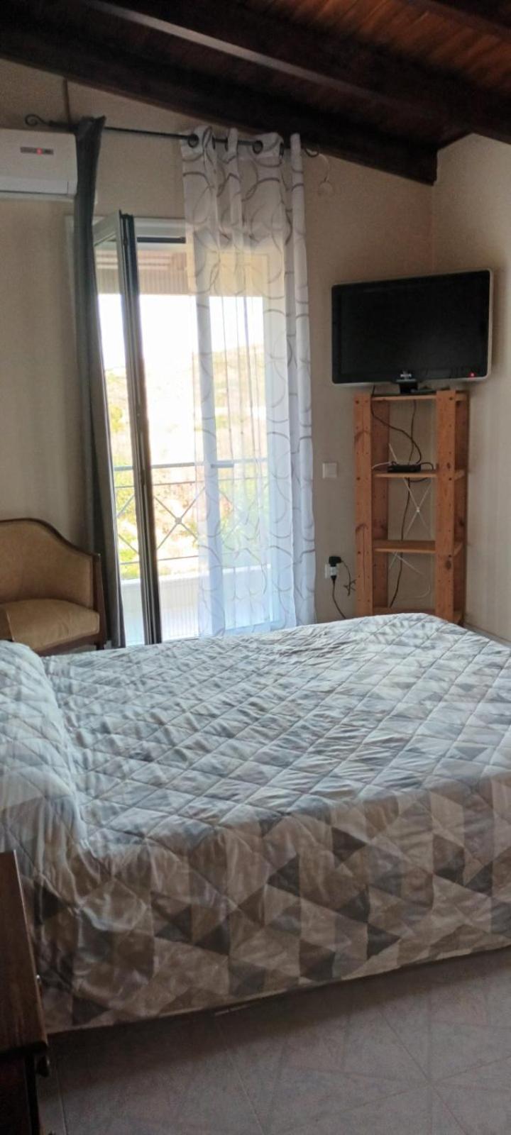 Suburbs Georgia's Loft In Country Side 15' From The Airport * Paianía